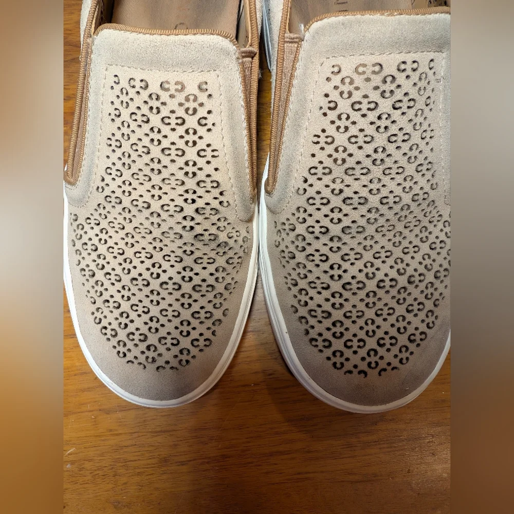 Vionic Women's Loafer Shoe - Picture 8 of 12